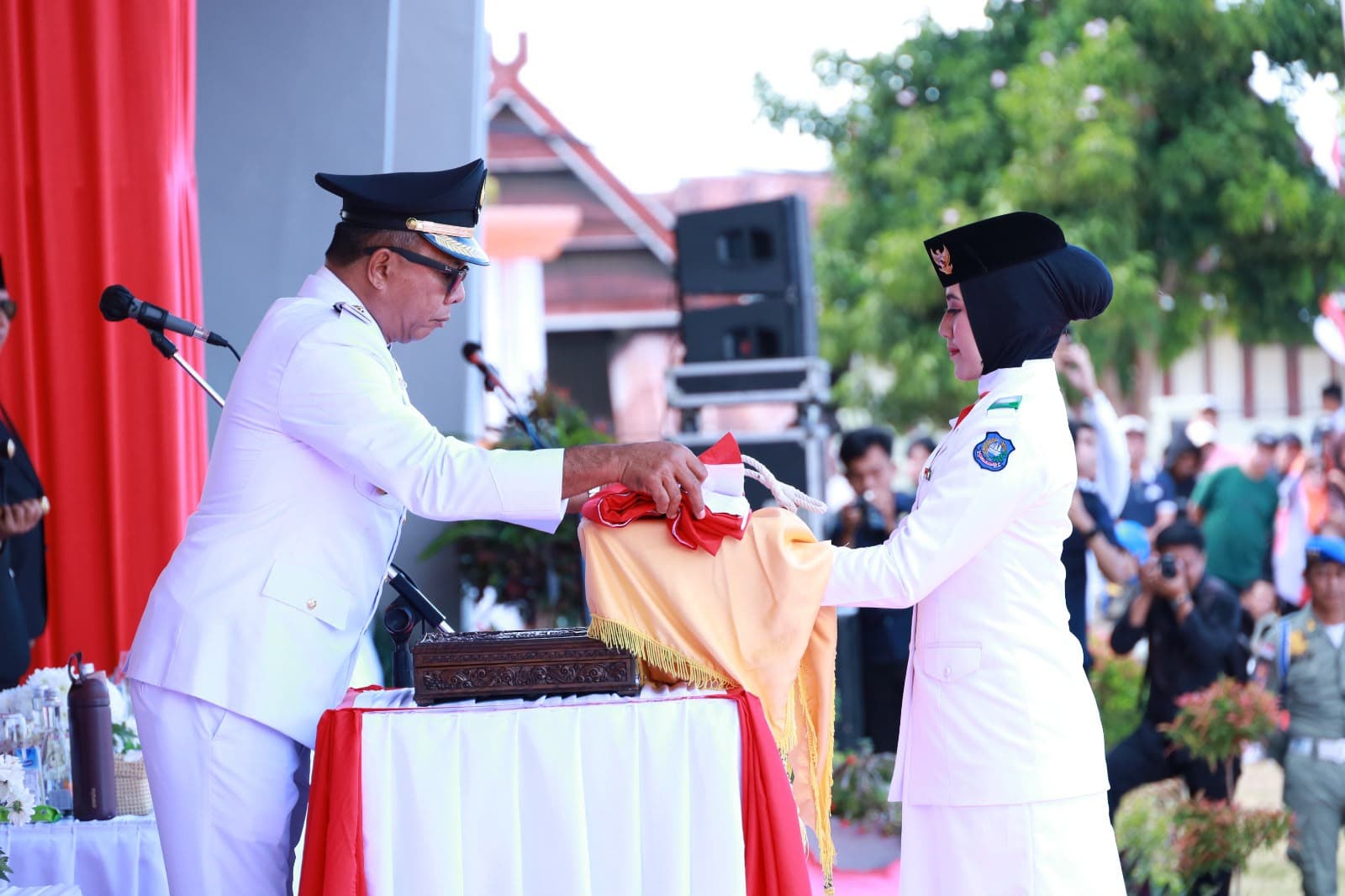 Sukses Kibarkan Sang Merah Putih, Paskibraka Bulukumba Dapat Aplaus dari Warga dan Peserta Upacara