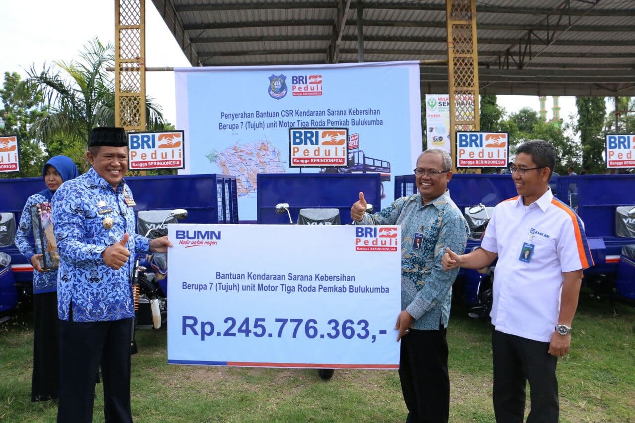 Hari Kesadaran Nasional, BRI Serahkan Bantuan 7 Motor Sampah
