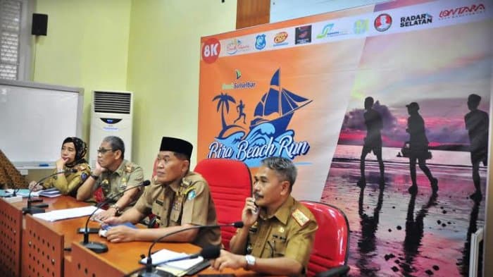Berlari Mengejar Sunset di Bira Beach Run