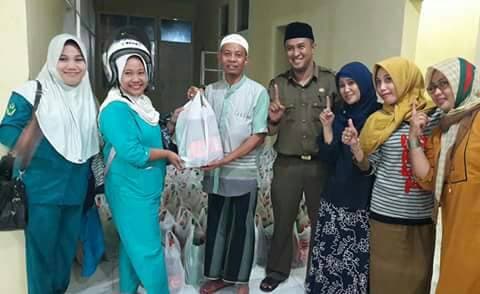 RSUD Sultan Daeng Radja Bagi Bingkisan Kepada Pegawainya