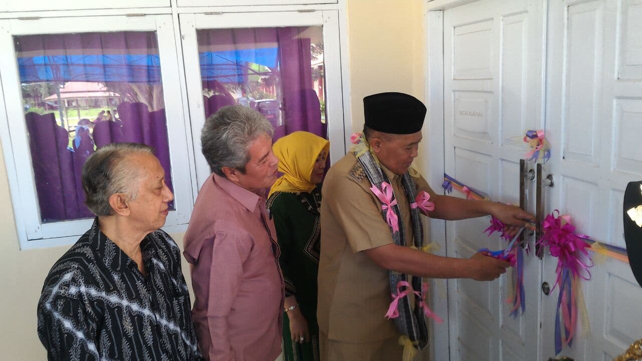 Resmikan Laboratorium STIKES, Bupati Janji Bantu Perpustakaan