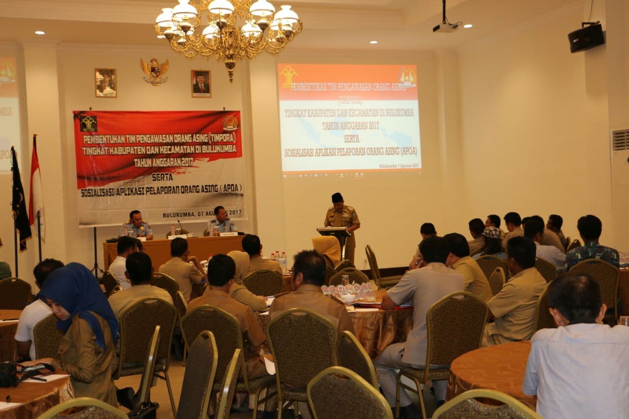Imigrasi Makassar Gelar Sosialisasi Pelaporan WNA di Bira