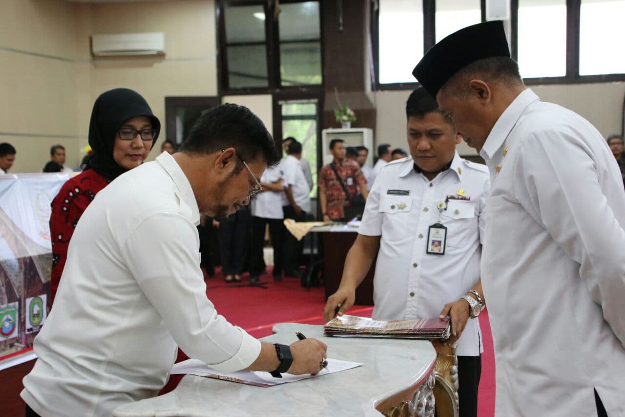 Bupati Bulukumba Tandatangani Serah Terima Source Code Aplikasi Perizinan dan TPP