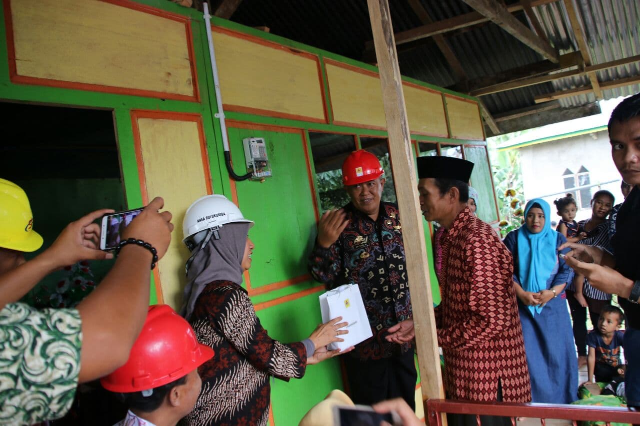 Bupati Resmikan Listrik Masuk Desa