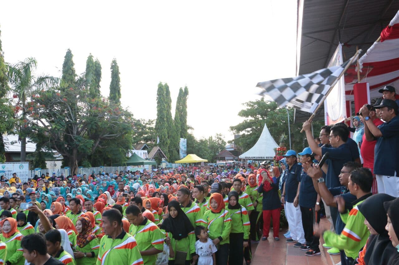 Peringati HKN,  Ribuan Masyarakat Ikut Senam