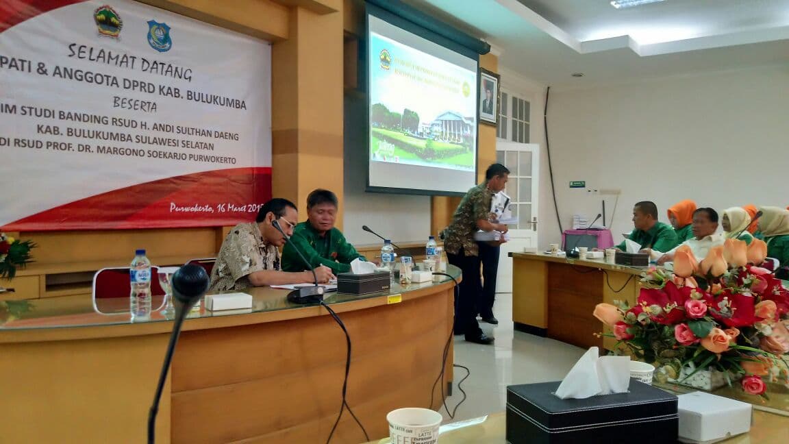 Jelang survei akreditasi remedial RSUD H. A. SUlthan Daeng Radja Benchmarking ke RSUD Purwokerto