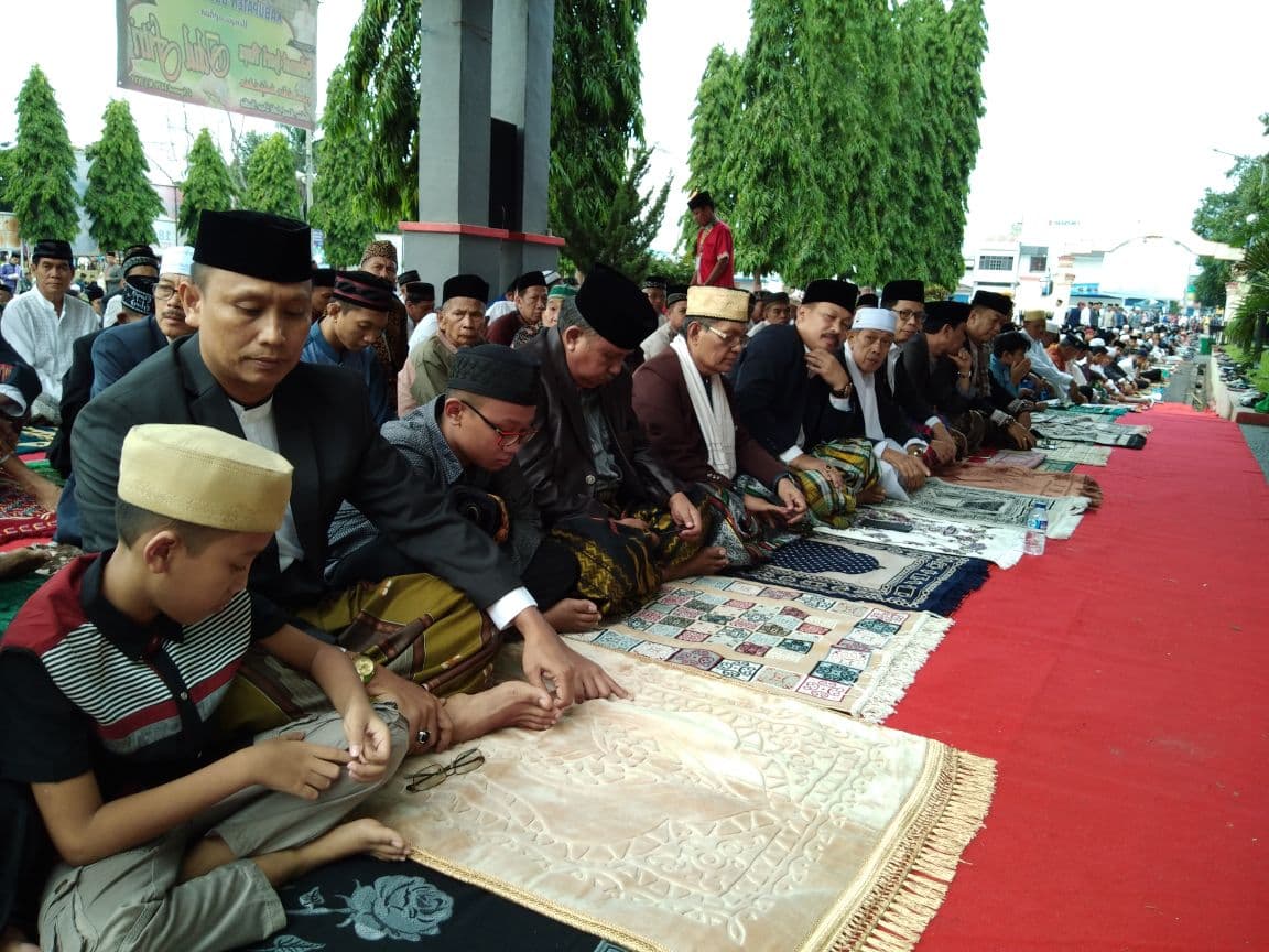 Ribuan Umat Islam Shalat Id di Lapangan Pemuda