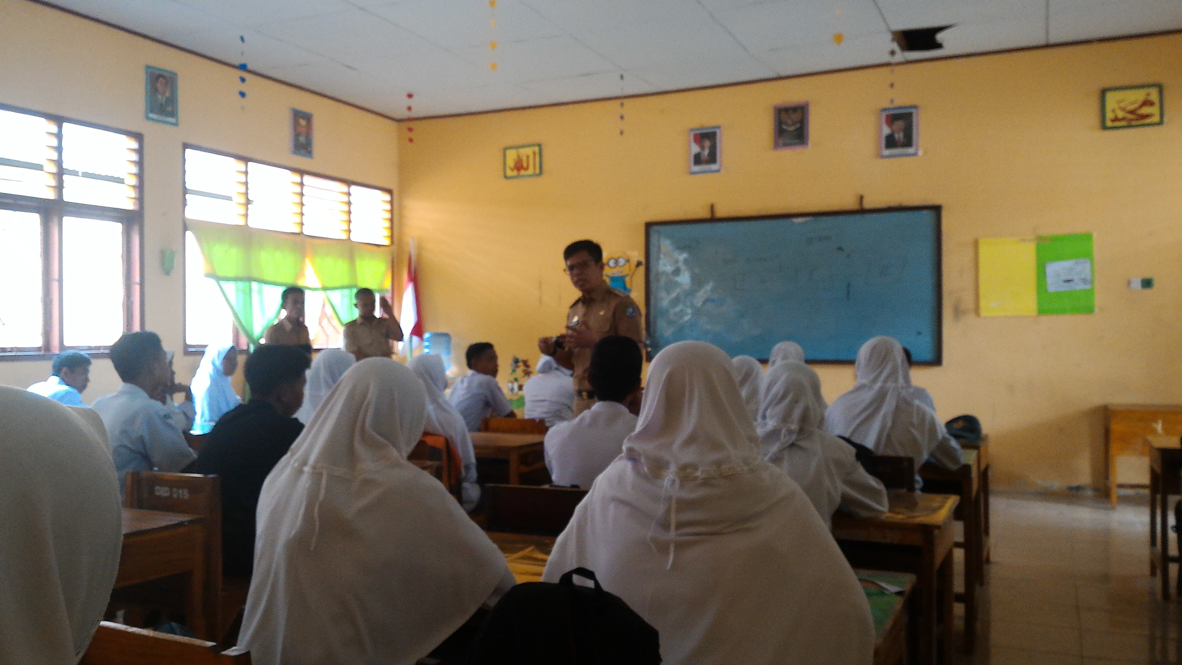 Wabup Jadi Guru di SMAN 5 Bulukumba, Siswa persembahkan Tarian Tope Lelleng dan Pabbitte Passapu