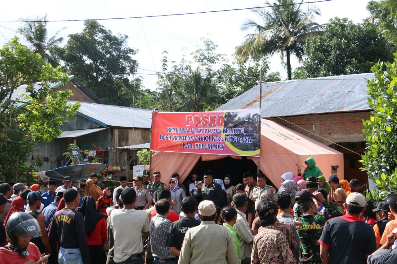 Bupati Kunjungi Warga Korban Puting Beliung