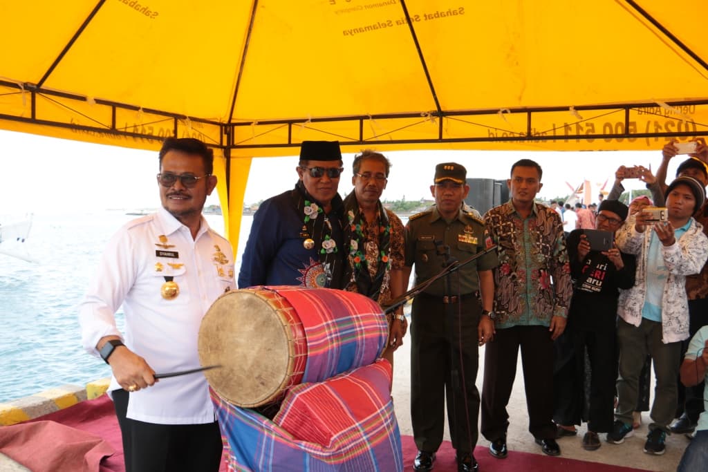 Gubernur Buka Festival Pinisi