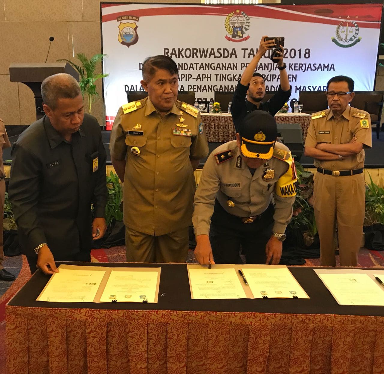 BUPATI BULUKUMBA, KAJARI DAN KAPOLRES TANDA TANGANI MoU