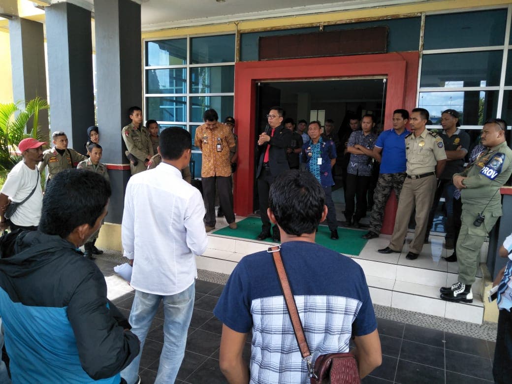Wabup Terima Aduan Puluhan Pekerja Lonsum yang Di PHK
