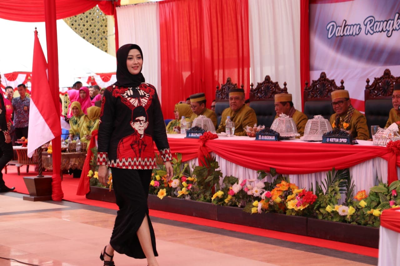 Di Hari Jadi Bulukumba, NA Launching Batik Resmi  Desain Motif Pahlawan Nasional