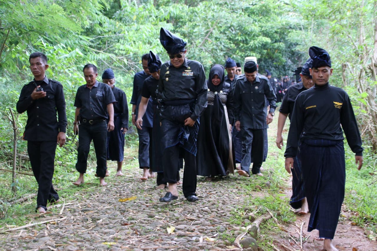BUPATI BERTEMU AMMATOA