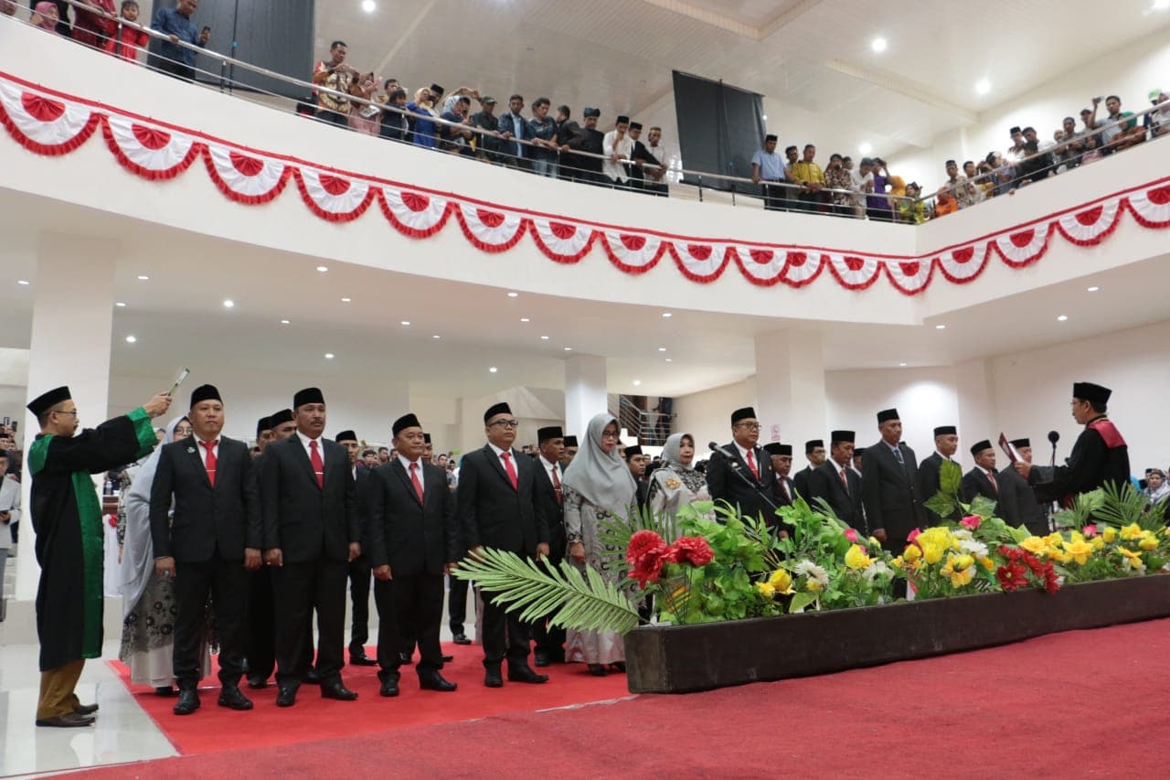 40 Anggota DPRD Terpilih 2019 diambil sumpahnya