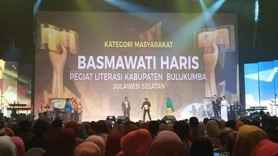Basmawati Raih Penghargaan Nugra Jasadharma Pustaloka 2019