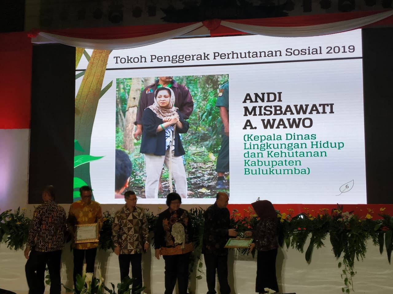 Andi Misbawati Wawo Raih Penghargaan Sebagai Tokoh Penggerak Perhutanan Sosial
