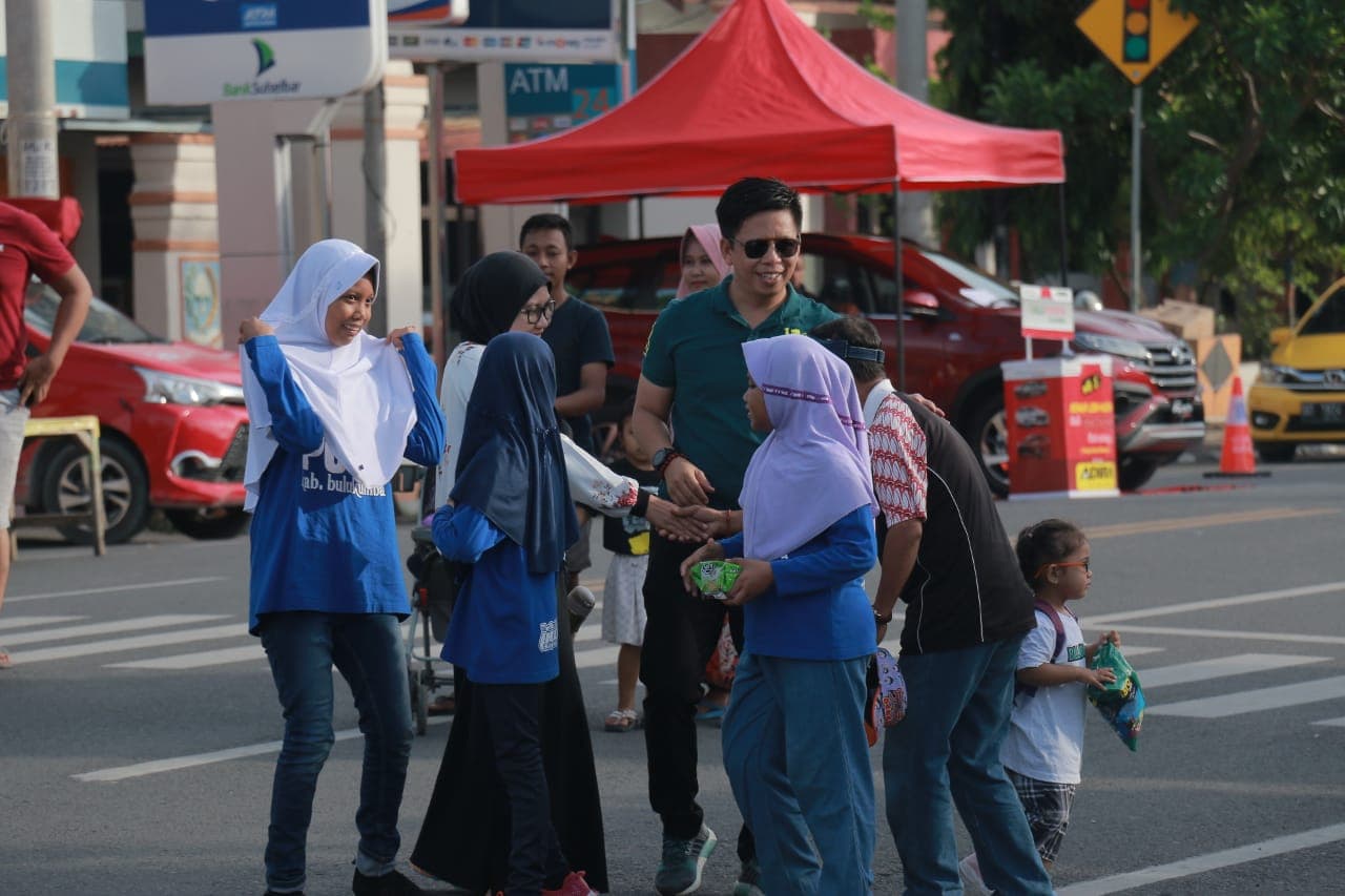 WABUP TOMY GABUNG DI CAR FREE DAY BULUKUMBA