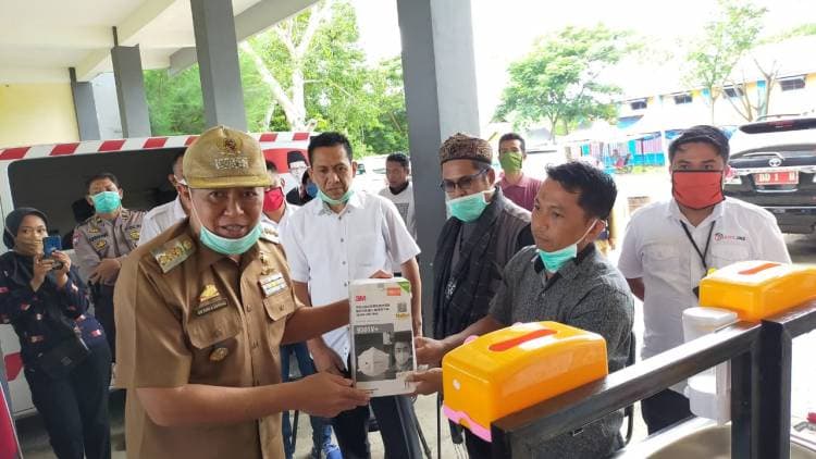 Bupati Terima Bantuan Masker dan Wadah Cuci Tangan dari JMS Care
