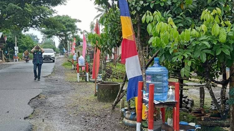 Pandemi Covid-19, Desa Karama Siapkan Tempat Cuci Tangan Setiap Rumah Warga