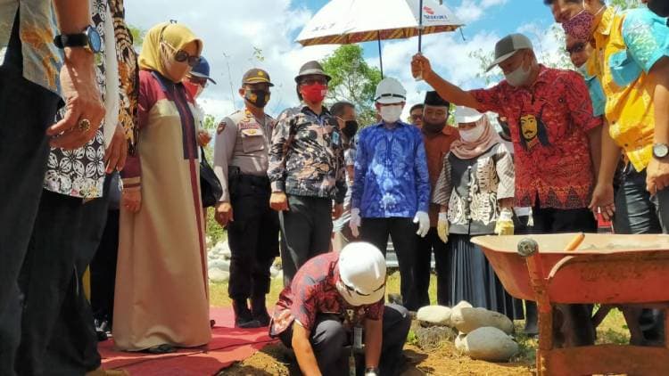 Peletakan Batu Pertama Pembangunan Lokasi Pekuburan Kerukunan Keluarga Bulukumba