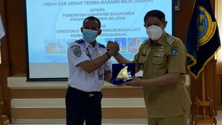 Bupati Bulukumba Serahkan Hibah Tanah Pelabuhan Leppe'e
