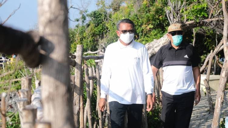 Bupati Bersama Gubernur Cek Progres Pembangunan Titik Nol dan Pedestrian Kawasan Wisata Bira