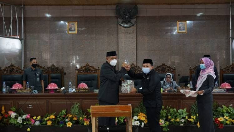Bupati Serahkan Rancangan KUA PPAS APBD 2021