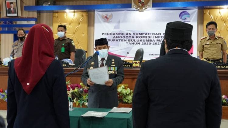 Bupati Lantik Komisioner KI Bulukumba