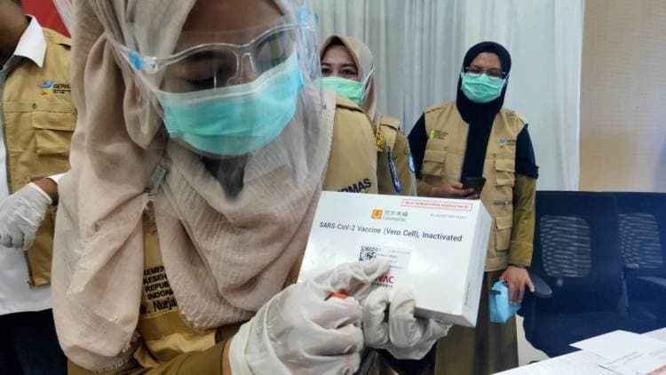 Pemkab Bulukumba Laksanakan Vaksinasi COVID-19 Perdana