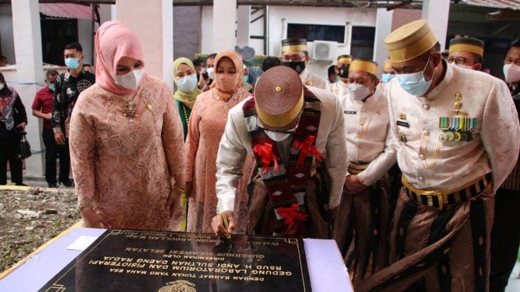 Gubernur Resmikan Gedung Baru Laboratorium dan Fisioterapi RSUD Sulthan Daeng Radja