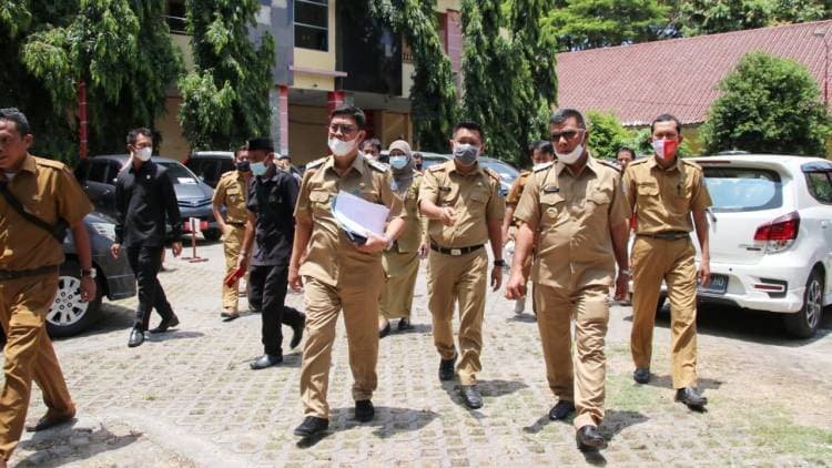A. Utta ingin Seluruh Pejabat Aktifkan HP 24 Jam Tak ingin ada pejabat di eranya yang tersandung kasus hukum