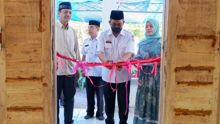 Wabup Edy Manaf Resmikan Masjid di Kampung Manyake Desa Ara