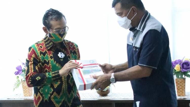 Bupati Searahkan LKPD 2020 ke BPK Perwakilan Sulsel