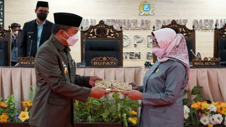 Paripurna DPRD, Bupati Serahkan Rancangan  Awal  RPJMD