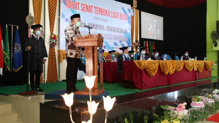 Menko Muhadjir Effendy Orasi Ilmiah di Wisuda UMB