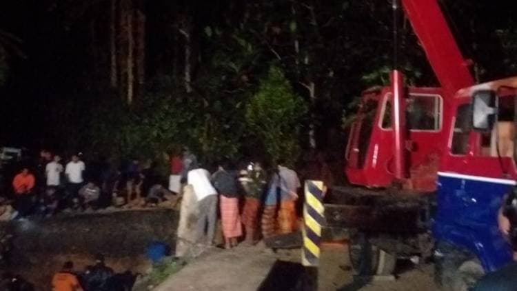 Reaksi Cepat Sikapi Kerusakan Jembatan di Tamaona, A. Utta Pinjamkan Alat Berat Milik PT. Amaly