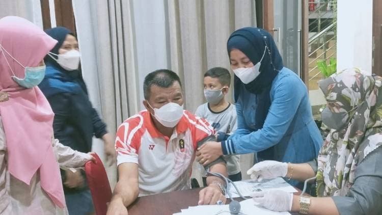 Bupati Andi Utta Akhirnya Divaksin Covid-19