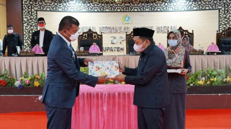 BUPATI SERAHKAN RANCANGAN AKHIR PERDA RPJMD 2021-2026