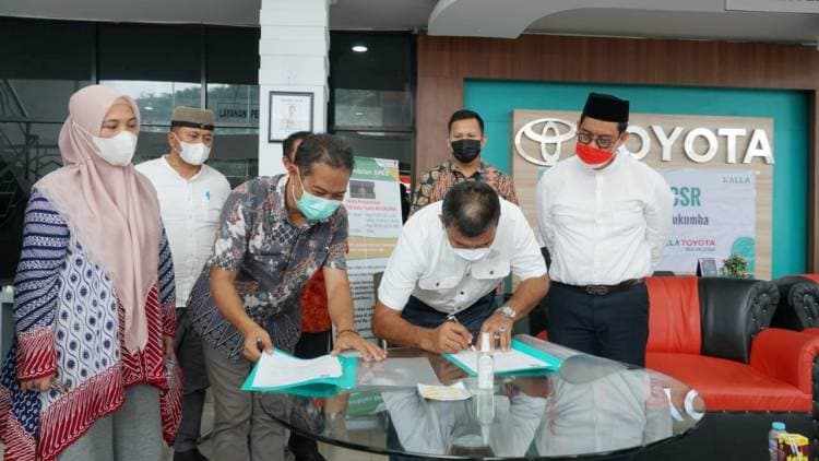 BUPATI BULUKUMBA TERIMA BANTUAN CSR DARI YAYASAN HADJI KALLA