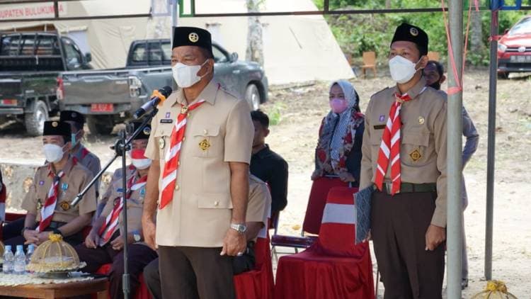 Bupati Andi Utta Pimpin Upacara HUT Pramuka ke-60 di Pantai Lemo- Lemo