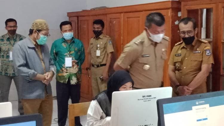 Pelaksanaan Ujian Kompetensi PPPK Jabatan Fungsional Guru di Pantau Bupati