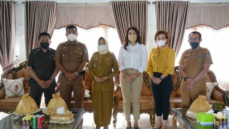 A. Utta terima Utusan Putra Sampurna Foundation