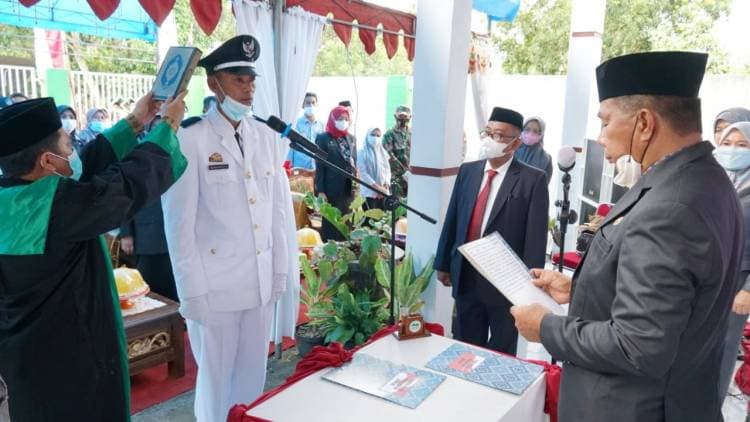 BUPATI BULUKUMBA LANTIK 2 KEPALA DESA TERPILIH ANTAR WAKTU