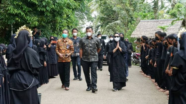 BUPATI APRESIASI PENGHARGAAN RAMAH ADAT SEBAGAI INOVASI PELAYANAN PUBLIK
