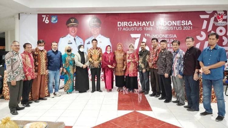 MEMASUKI MASA PURNA TUGAS, BUPATI ANDI UTTA GELAR PELEPASAN KADIS PERPUSTAKAAN DAN KEARSIPAN DAERAH BULUKUMBA