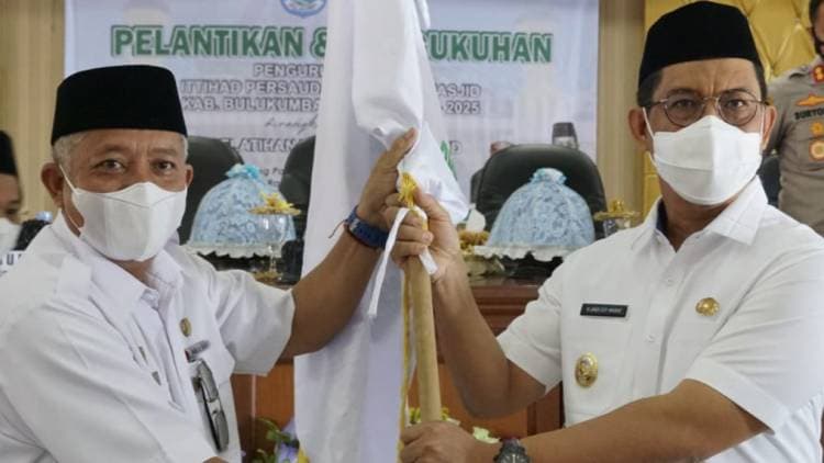 Wabup Edy Manaf Dilantik sebagai "Komandan" Imam Masjid