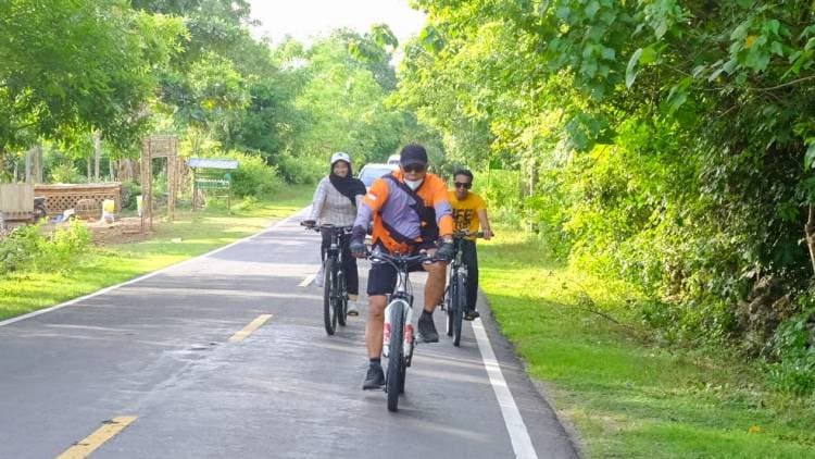 Usai Musrenbang di Bontobahari, Andi Utta Tancap Sepeda ke Bira