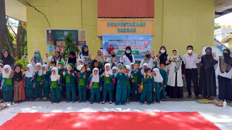 Kenalkan Literasi Sejak Dini, Murid TK Ikuti Terong Pustaka