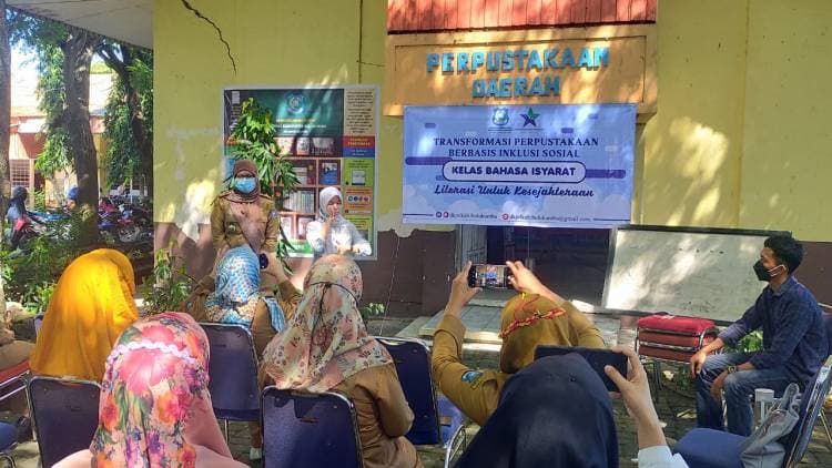 Menuju Pelayanan Inklusi, Petugas Perpustakaan Belajar Bahasa Isyarat